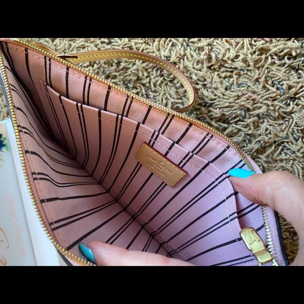 Neverfull Pouch in Rose Ballerine